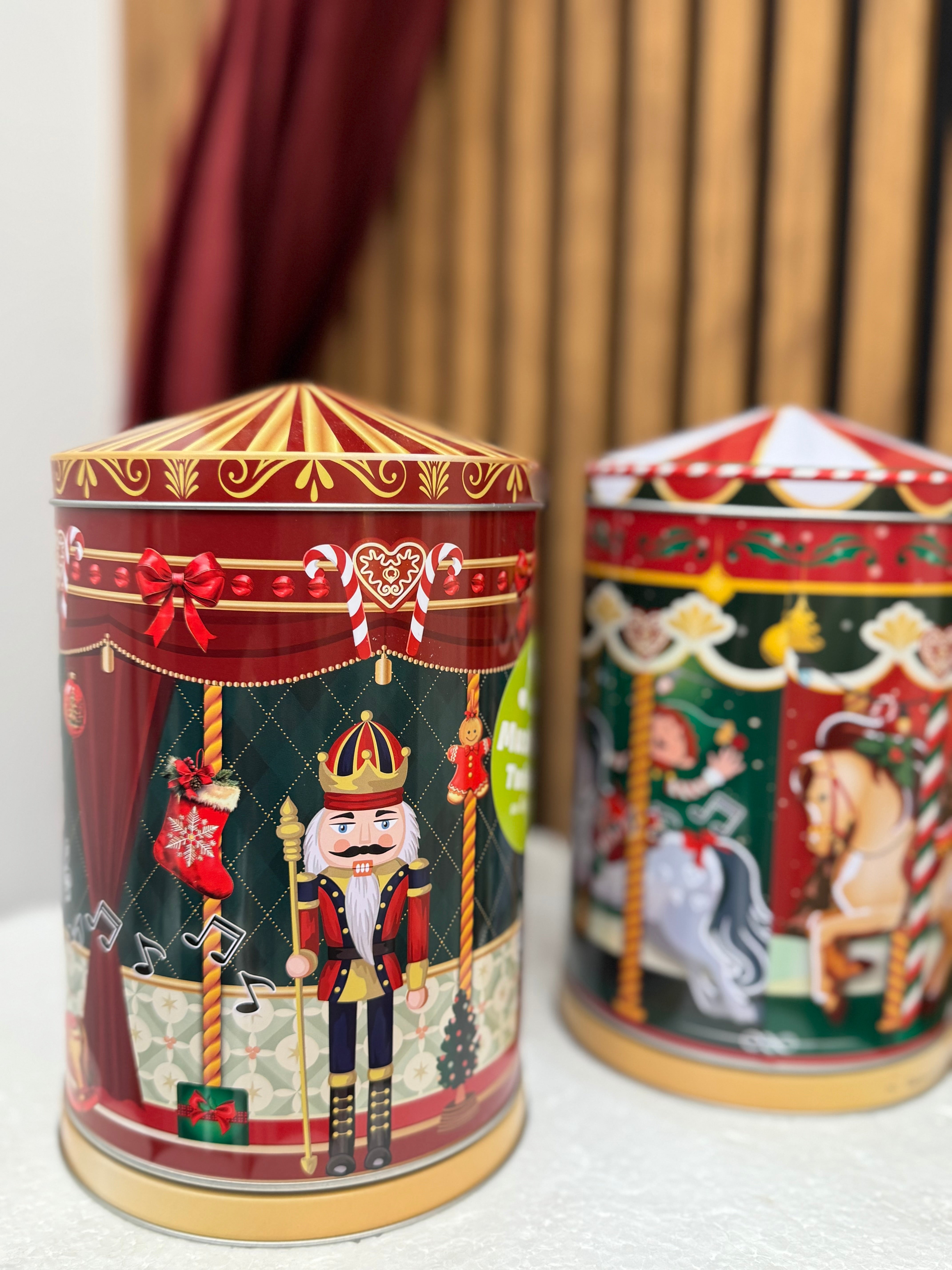 Scatola di Latta Carillon Natalizia – Giostra di Natale (13×20 cm)